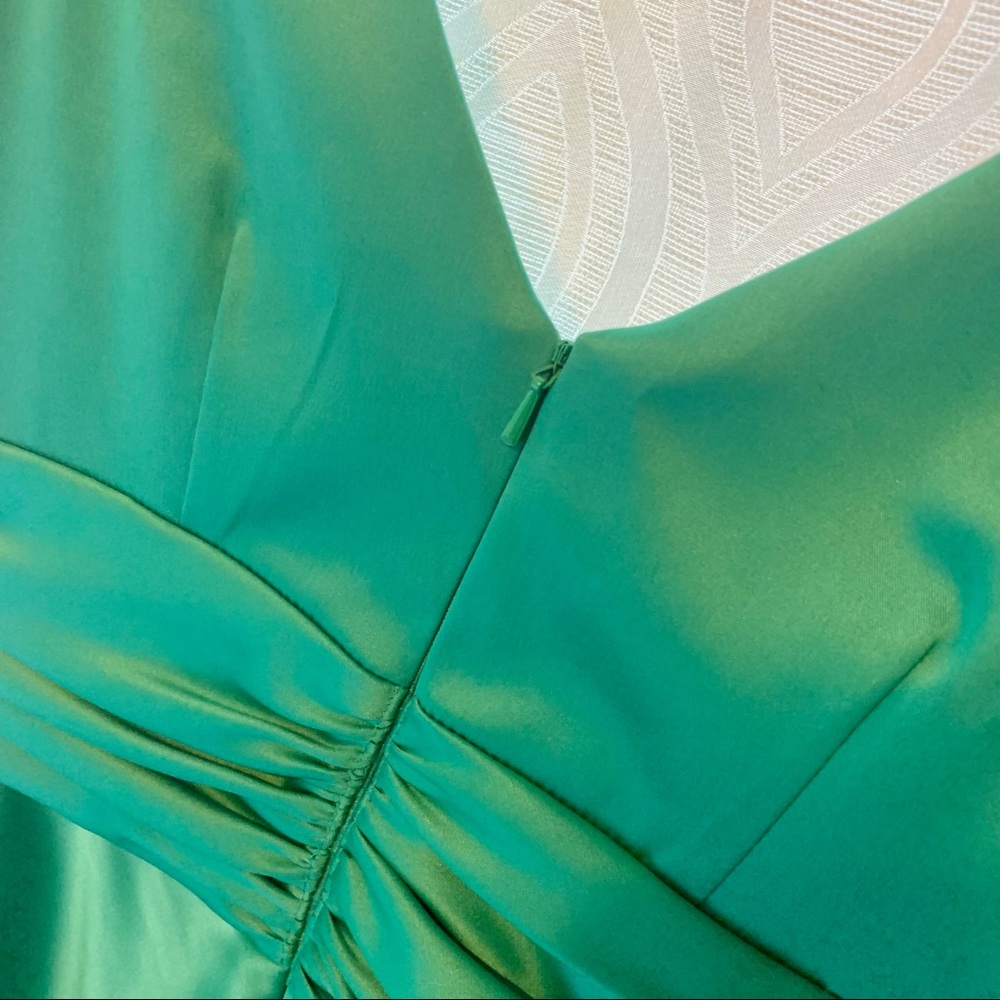 Kelly Green Colorblock Cocktail Dress - Picture 3 of 4